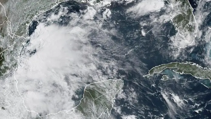 Tormentas tropicales Barry y Flossie se desarrollan frente a México