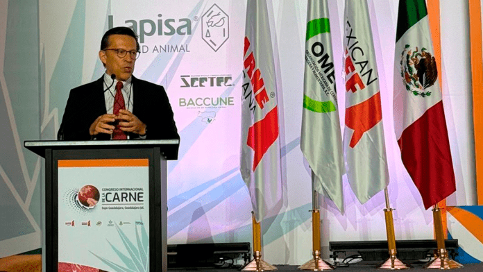 Alan Elizondo, director de FIRA, expone sobre financiamiento agroalimentario en congreso cárnico