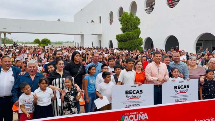 Entrega municipio mil becas dentro del programa “por amor a ti”
