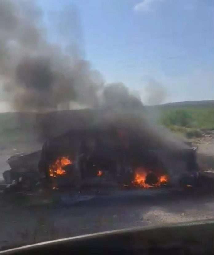 Una camioneta la consumió un incendio en la carretera 57