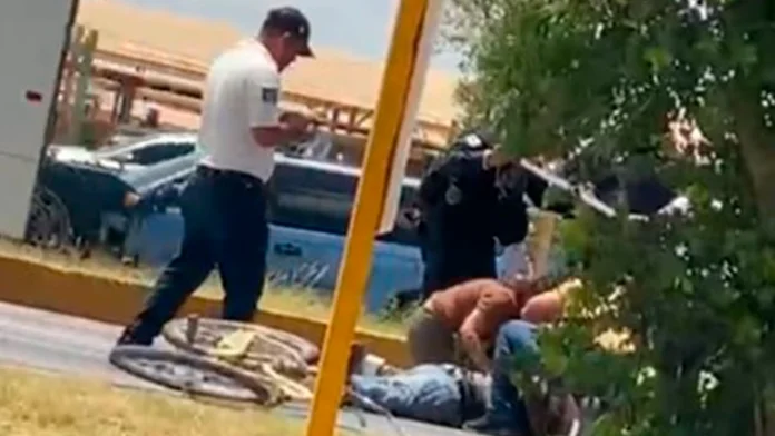Ciclista sufre lesiones graves tras ser impactado por camioneta en libramiento en Piedras Negras