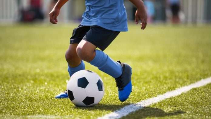 Fallece joven futbolista tras recibir una patada en la cabeza durante partido