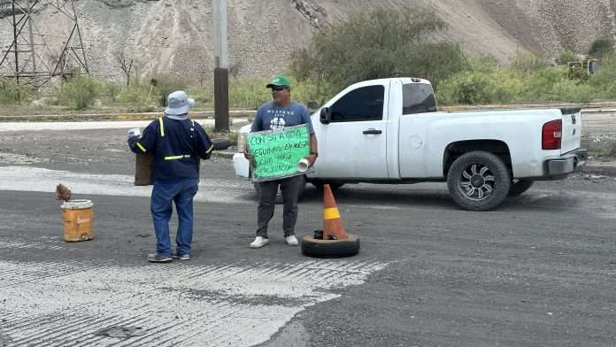Obreros de AHMSA confían en que el proceso de venta culmine antes de terminar el año y permita el reinicio de operaciones y el pago de sus salarios.