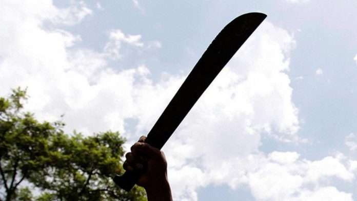 Hombre agrede con machete a mujer tras pelea entre vecinos