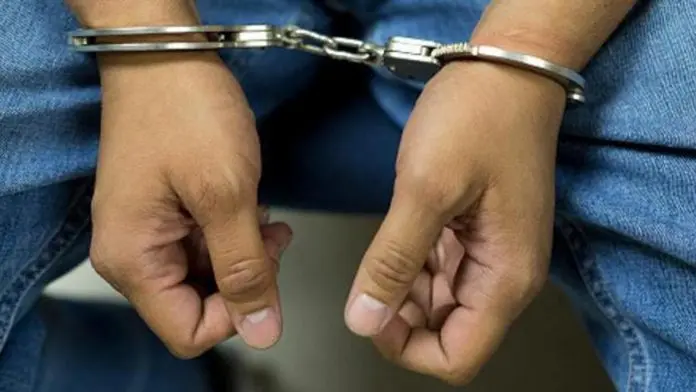 Hombre de 40 años acosó sexualmente a joven en la vía pública; fue detenido