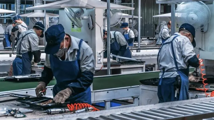 La “Ley Silla” no sólo será obligatoria para comercios y negocios del sector servicios, sino que también deberá aplicarse en el sector industrial, confirmó Jorge Mtanous Falco.