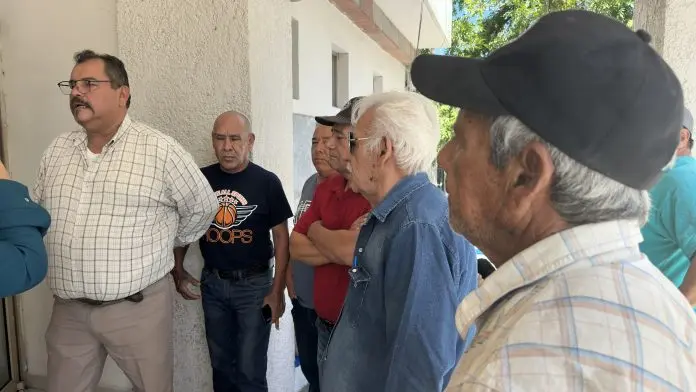 Militantes de Morena, encabezados por Jorge Américo Valdés Saucedo pidieron en Monclova la salida del dirigente estatal Diego del Bosque, y una auditoría a las prerrogativas que cada mes recibe el Comité Directivo Estatal del partido, pues se desconoce dónde se están aplicando.