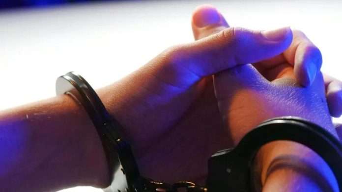 Mujer apuñala a su pareja tras encontrarlo con otra mujer en su casa