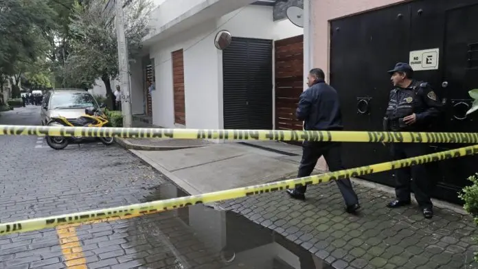 Mujer es localizada muerta en su vivienda; tenía varios días sin vida