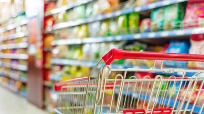 Mujer intenta llevar comida y artículos básicos sin pagar; fue detenida en supermercado en Coahuila