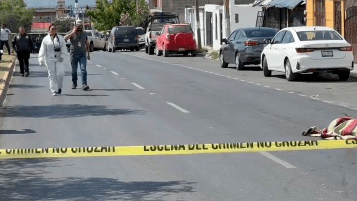 Mujer pierde la vida tras ser impactada por una camioneta en bulevar en Coahuila