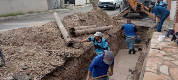 Trabaja Simas con reparación de fuga