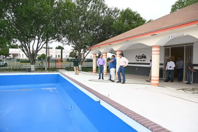 Supervisa alcalde Emilio de Hoyos obras en Acuña