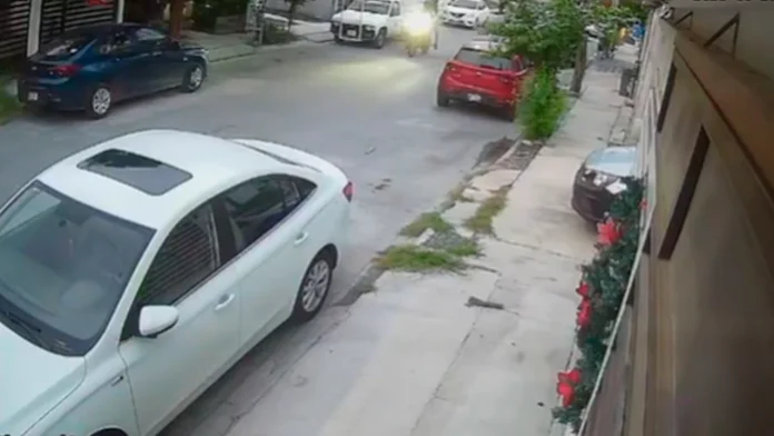 Se llevan camioneta estacionada frente a vivienda en Apodaca, Nuevo León