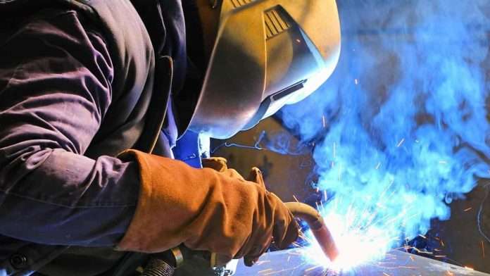 Trabajador sufre quemaduras graves; se produjo un flamazo mientras soldaba