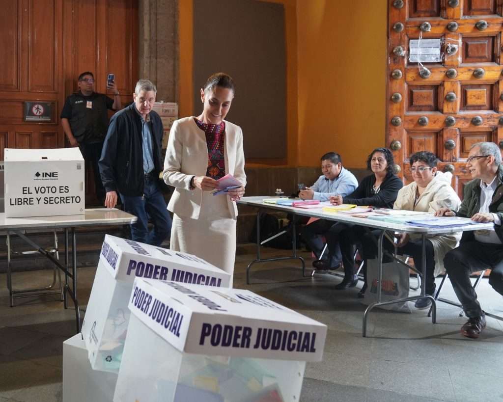 "Que viva la democracia": Claudia Sheinbaum participa en la primera elección del Poder Judicial