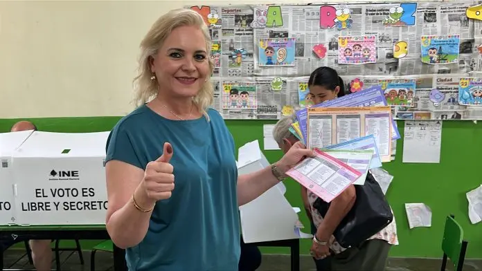 : La alcaldesa Laura Jiménez Gutiérrez emitió su voto en Múzquiz