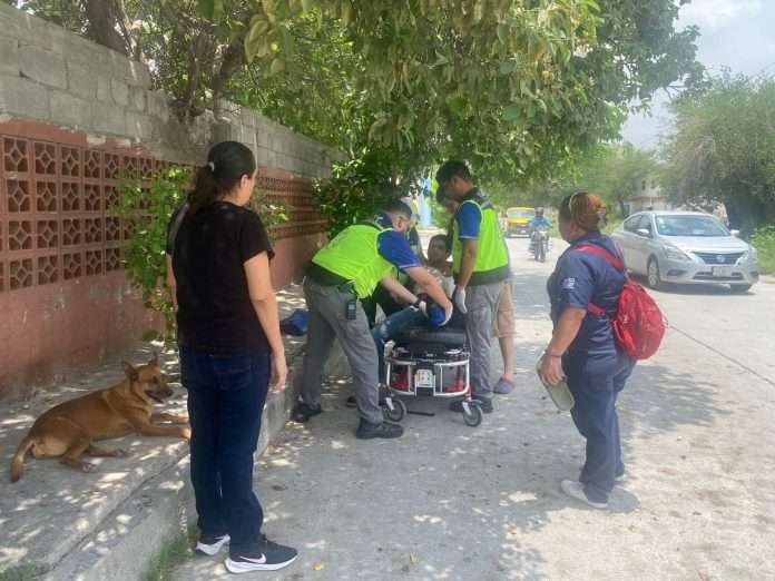 Dos jóvenes lesionados en fuerte choque en Fracc. Moderno
