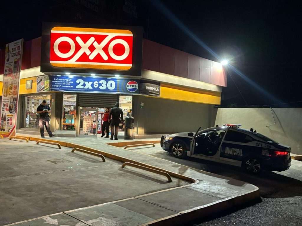 Policía evitó asalto en Oxxo en la Borja