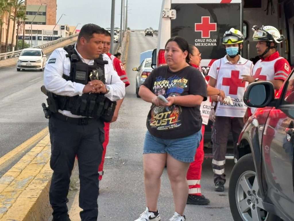 Vehículo averiado causa carambola en el bulevar Pape
