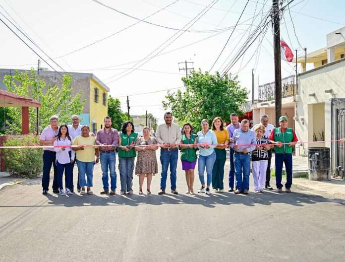 Inauguran pavimentación en la colonia el Pueblo de Monclova