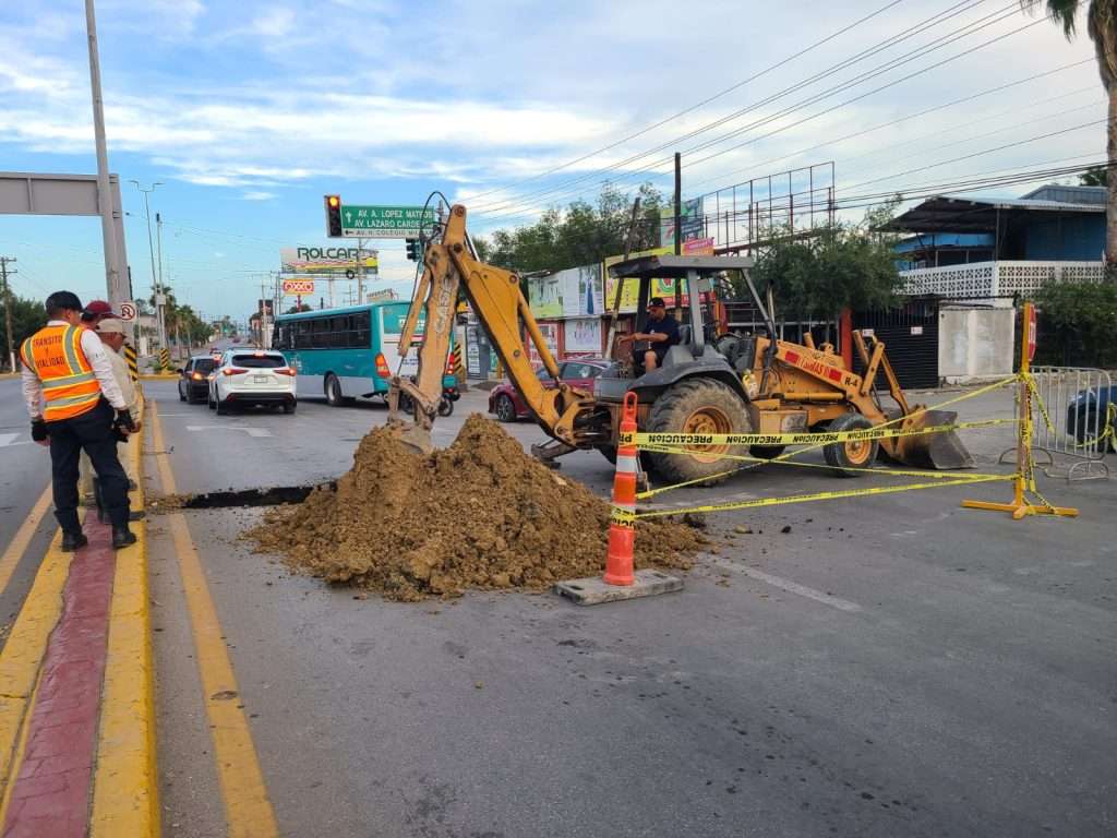 Aumenta la crisis en el SIMAS: se genera un socavón en avenida Román Cepeda, paralizando el tráfico de la ciudad