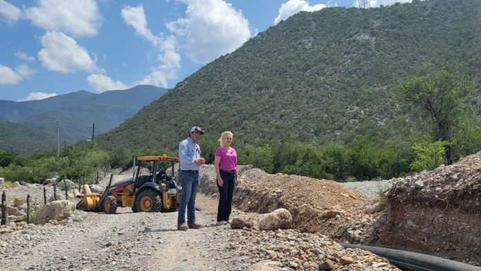 La alcaldesa Laura Jiménez supervisa obra hidráulica en los Pozos Aparicio I y II para mejorar el abasto de agua en Múzquiz