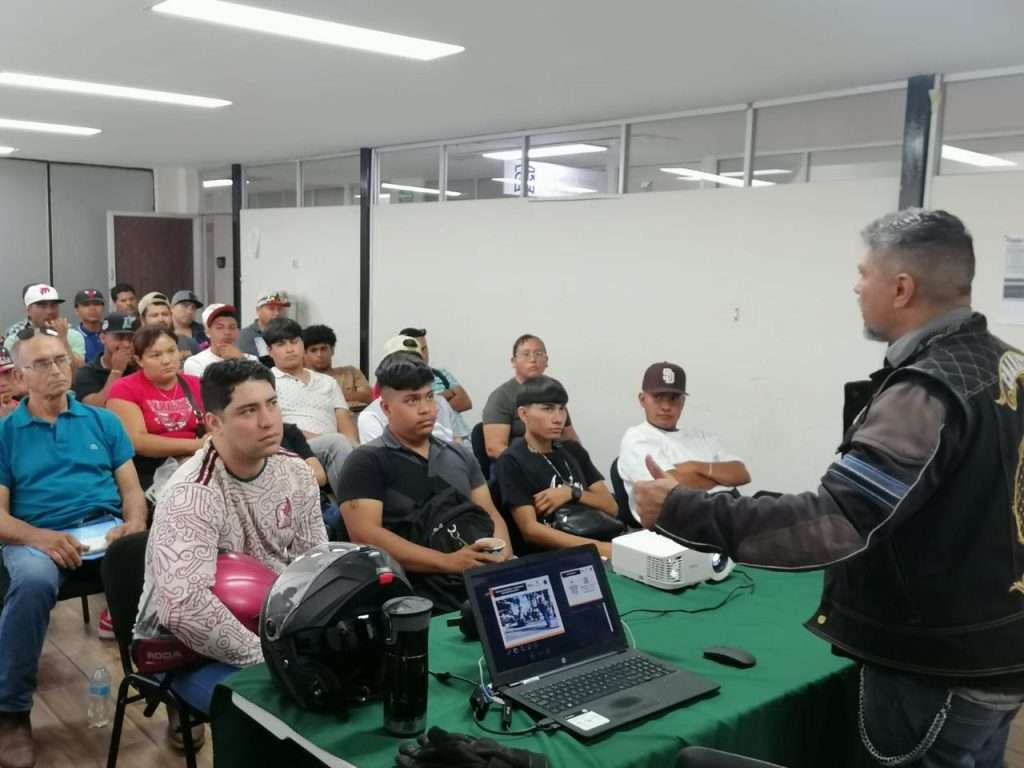 Dirección de Vialidad y Movilidad Urbana celebró llegar a la generación 100 de motociclistas dentro del curso defensivo y preventivo.