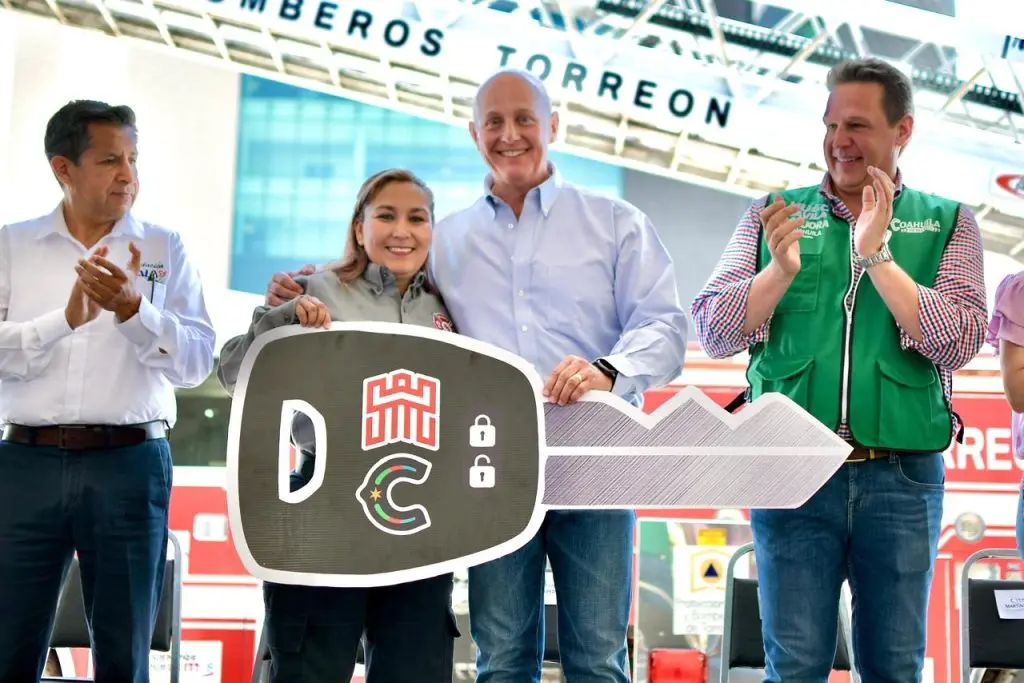 Román Cepeda entrega unidades y equipo a la Dirección de Protección Civil y Bomberos de Torreón
