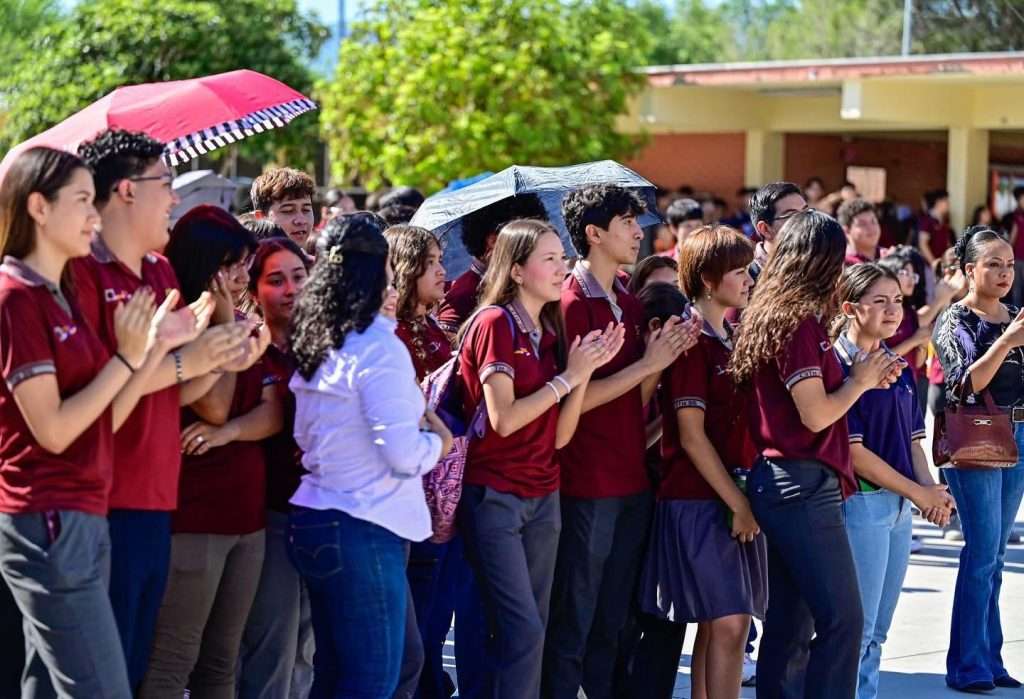 Arranca Alcalde de Monclova pavimentación en la colonia Regina en apoyo al CBTIS 36
