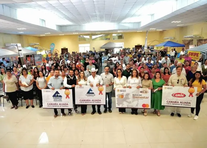 Lleva a cabo Secretaría del Bienestar “Expo Ofertas” y entrega de tarjetas del programa “La Escuela es Nuestra” en Sabinas
