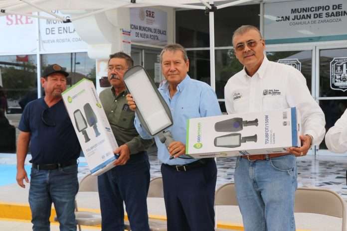Entrega Óscar Ríos equipo para limpieza y más luminarias LED