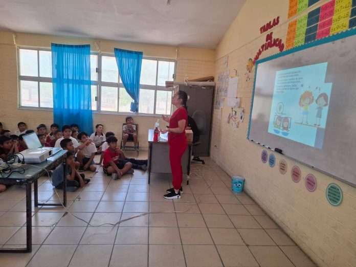 Lleva Salud Municipal platicas a los planteles educativos