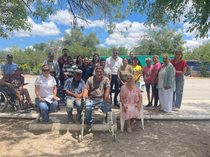 El DIF Múzquiz realizó una plática y entrega de beneficios para personas con discapacidad y adultos mayores en la comunidad de Rancherías