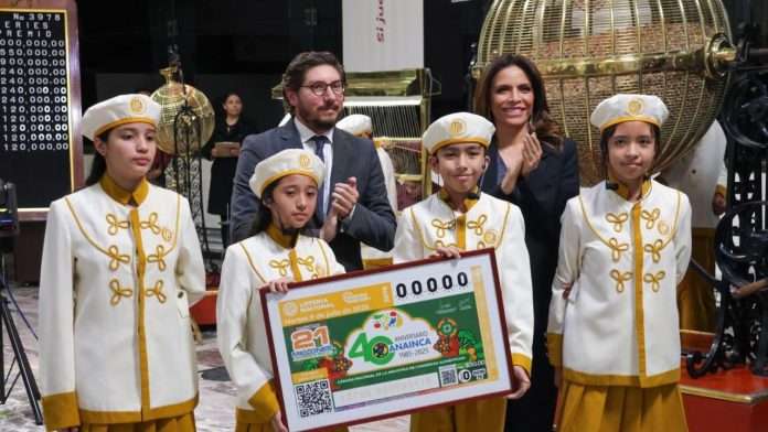 Lotería Nacional celebra los 40 años de CANAINCA con emisión especial del Sorteo Mayor