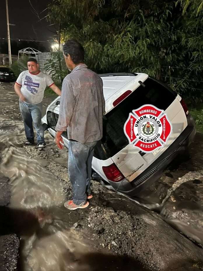 La tormenta registrada el sábado movilizó a los cuerpos de emergencia de Monclova durante más de dos horas, luego de que se reportaran inundaciones en viviendas, vehículos varados y el cierre de vialidades.