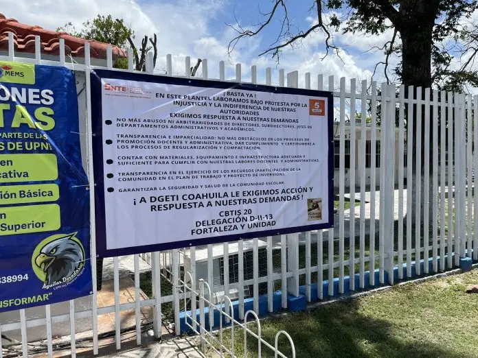 Bajo protesta laboran en el CBTIS 20