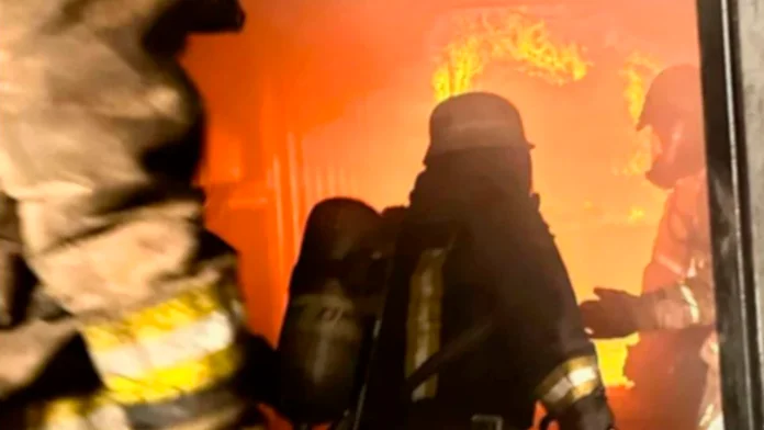 Dos niñas fallecen en incendio mientras su madre salía a recoger un pastel de cumpleaños en Argentina