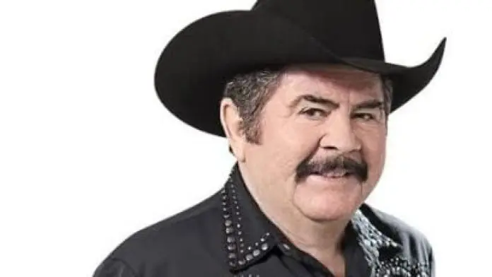 Eliseo Robles se desmaya durante concierto del Palomazo norteño; se encuentra estable
