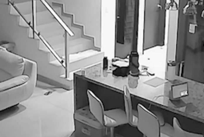 Hombre entra a casa de su ex para golpearla; violó su orden de restricción