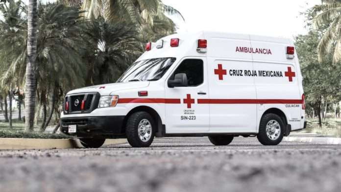 Hombre mayor es hallado sin vida en vía pública; vecinos pensaban que dormía