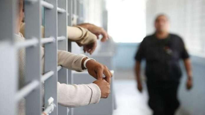 Hombre permanecerá en prisión preventiva por presunta golpiza a su pareja en Coahuila