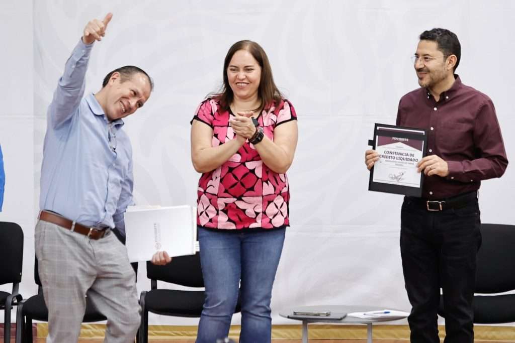 Entrega Martí Batres 300 constancias de condonación de deudas a créditos de vivienda, en Morelos