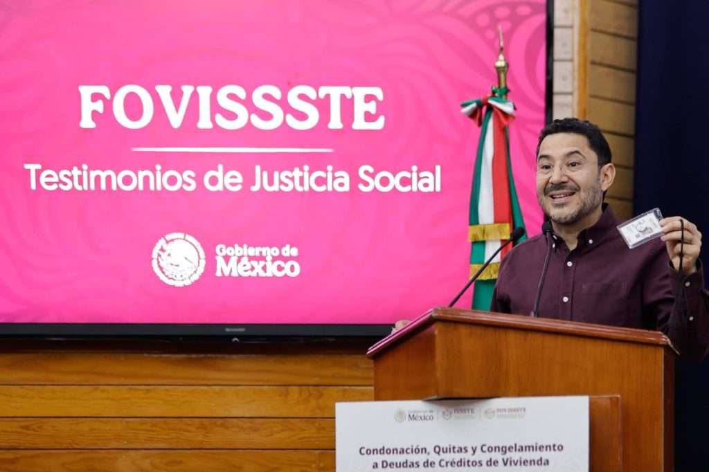 Entrega Martí Batres 300 constancias de condonación de deudas a créditos de vivienda, en Morelos