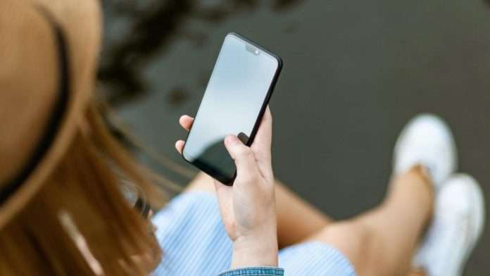 Madre descubre video en el celular de su pareja; él abusaba de su hija de 4 años