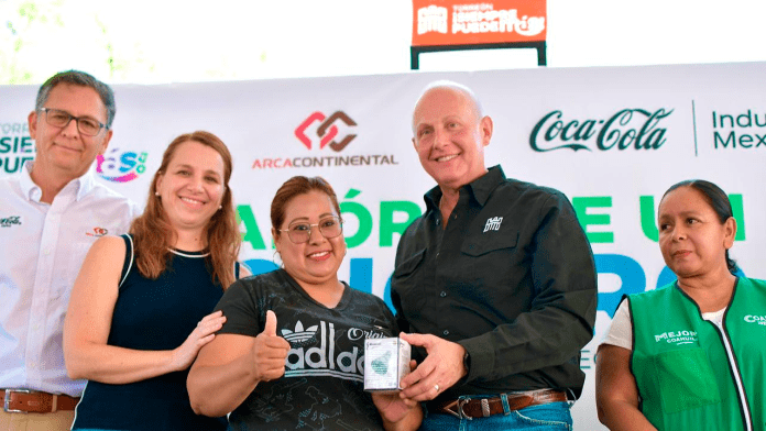 Román Alberto Cepeda González arranca en Torreón el programa de regaderas ecológicas “Ahórrate un chorro”