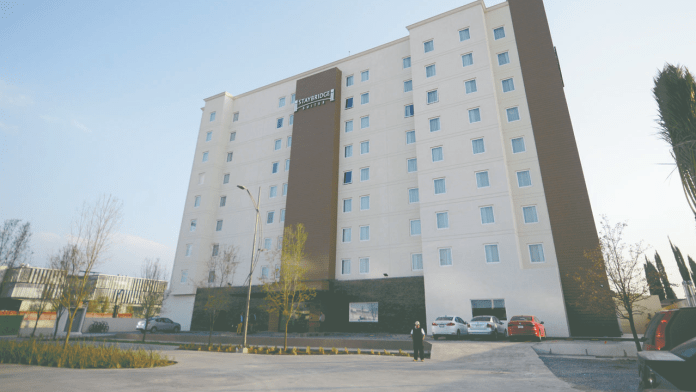 Resguardan a menor en Coahuila tras permanecer dos días en hotel con adulto extranjero