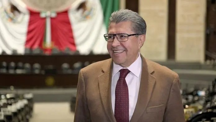 Ricardo Monreal propone modificar la ley para restringir venta de bebidas energéticas a menores de edad
