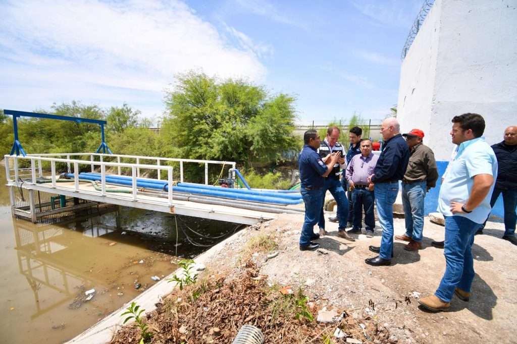 Román Cepeda supervisa la laguna de regulación de la Santiago Ramírez