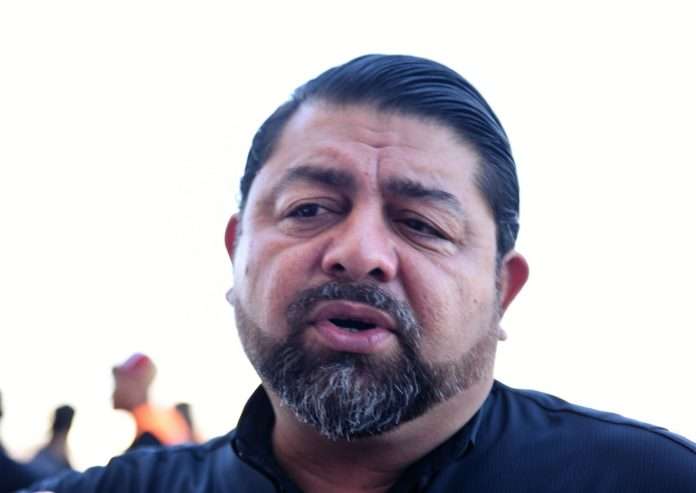 Suman más de 300 sanciones por invadir banquetas y obstruir el paso peatonal